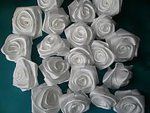 Galantéria - Saténové ružičky priemer 1,5cm - 6628144_