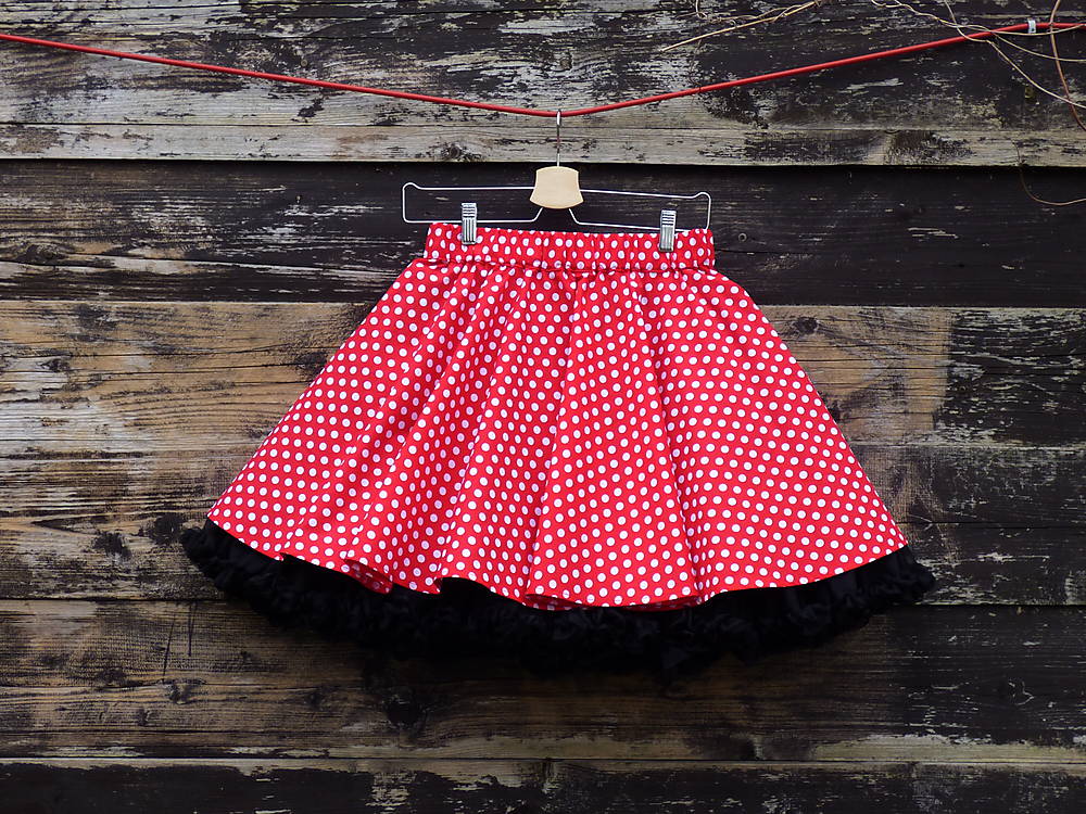 FuFu sukně červený puntík s černou spodničkou