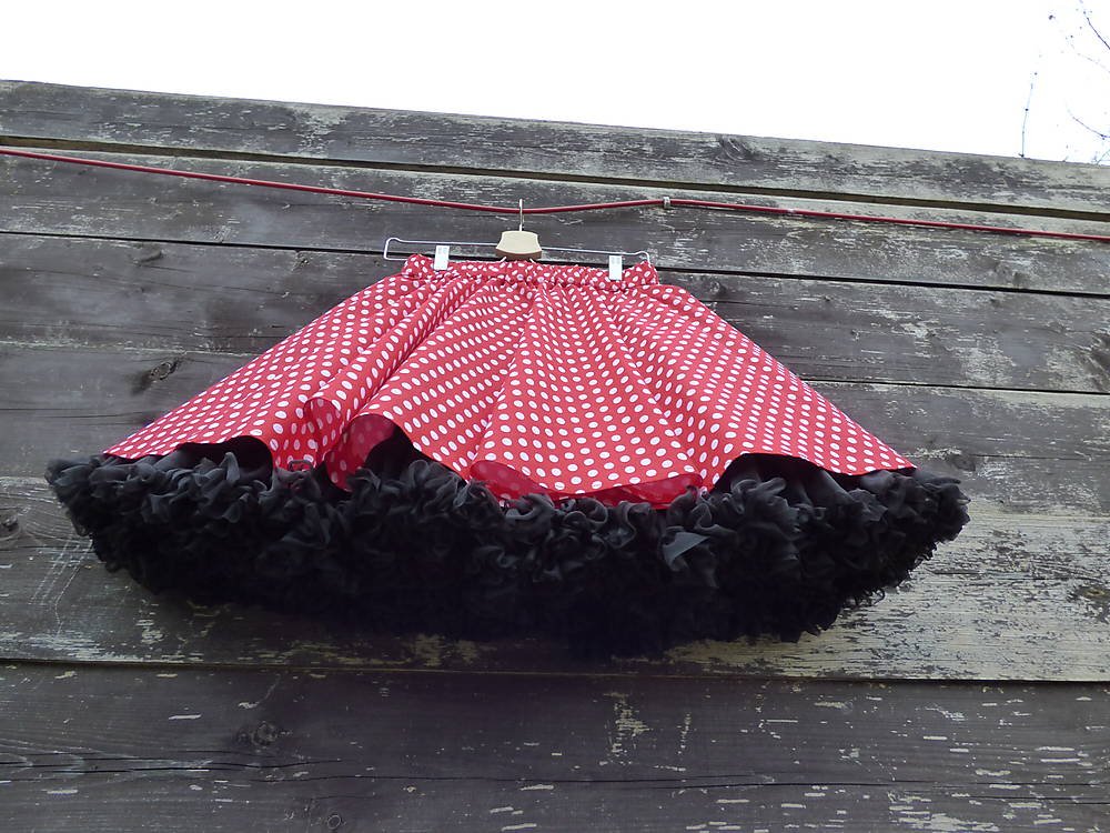 FuFu sukně červený puntík s černou spodničkou