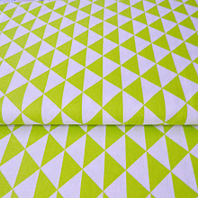 Textil - zelené trojuholníky; 100 % bavlna, šírka 160 cm, cena za 0,5 m - 6636256_