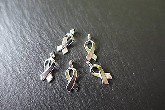 Korálky - Prívesok (symbol proti rakovine prsníka) - 6649742_