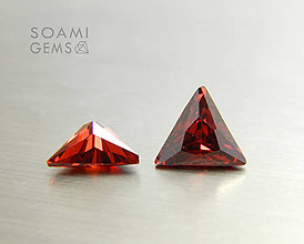 Minerály - Zirkón kubický VVS granát 10 mm triangel trujuhoľník - 6657496_