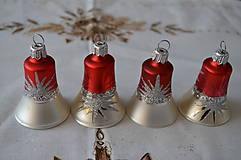 Dekorácie - Zvončeky na stromček červeno-biele s motívom polhviezdy - 6657417_
