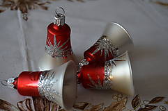 Dekorácie - Zvončeky na stromček červeno-biele s motívom polhviezdy - 6657419_
