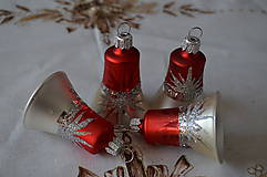 Dekorácie - Zvončeky na stromček červeno-biele s motívom polhviezdy - 6657431_