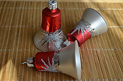 Dekorácie - Zvončeky na stromček červeno-biele s motívom polhviezdy - 6657439_