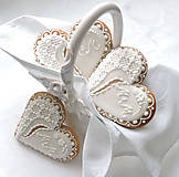 Darčeky pre svadobčanov - Medovníkové svadobné srdiečka "M+M" - 6743242_