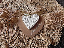 Darčeky pre svadobčanov - Svadobné rustikálne menovky - tkané zlatou niťou - 6765350_