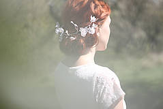 Ozdoby do vlasov - Svadobný venček s perlami a kvetmi - 6813442_