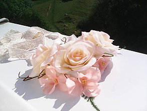 Náhrdelníky - Kvetinový náhrdelník "Jemnosť ruží" - 6830325_