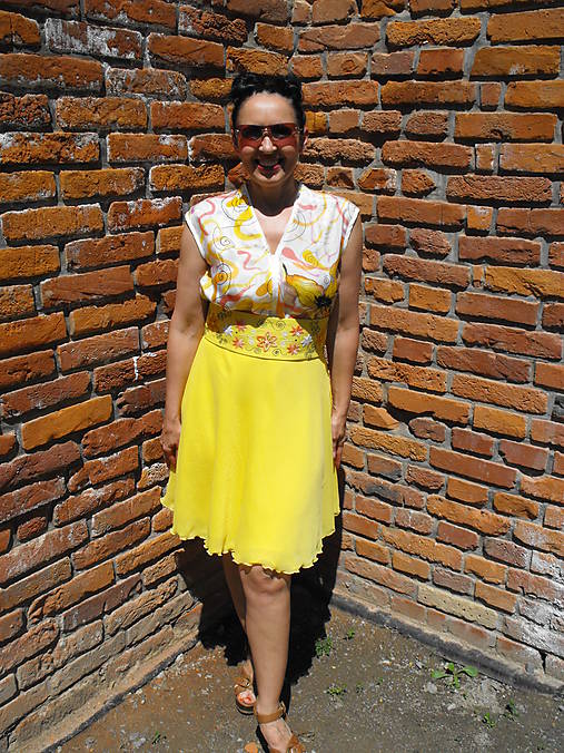 Šaty žlté kvetované 