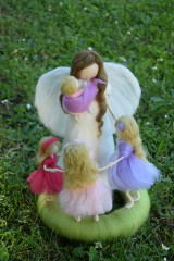 Dekorácie - Maminka anjel s detičkami - 6854422_