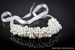 Náhrdelníky - náhrdelník z bielych perličiek - 6874701_
