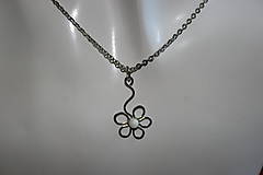 Kvet 2- perleť - náhrdelník - hypoalergénne