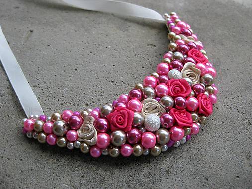 FOR YOU perlový náhrdelník (neon pink and cream roses - náhrdelník č.504)