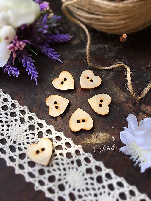 Galantéria - Drevené srdiečko gombík 2 cm - 6905949_