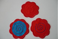 Materiál ručne robený - ... modro-červené kvetinky... ( nažehľovačky) - 1505882