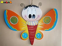Motýlik na stenu