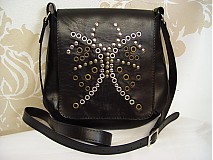  - Crossbody kožená kabelka s vybíjaným motýľom - 1757469