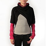  - Čierny svetrík s cyklamenovými rukávmi  - 2060972