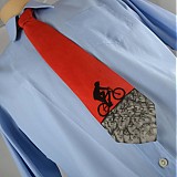 Pánske doplnky - Hedvábná kravata s cyklistou černo-červená 2980409 - 2172133