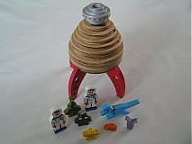 Hračky - Raketa s figúrkami - drevená navliekačka pre deti - 234865