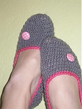 Ponožky, pančuchy, obuv - papučky s buttonkou - 2414553