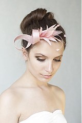 Ozdoby do vlasov - Ružový fascinátor s pierkami, ozdoba do vlasov - 2555463