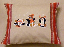 Úžitkový textil - vianočný vankúš tučniaci - 3368055