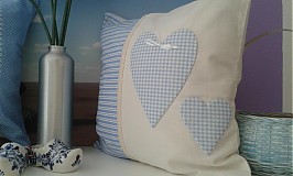 Úžitkový textil - Prehoz, vankúš patchwork vzor slabo modrá, vankúšik so srdiečkom 40x40 cm - 3529464