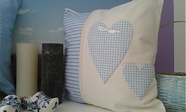 Úžitkový textil - Prehoz, vankúš patchwork vzor slabo modrá, vankúšik so srdiečkom 40x40 cm - 3529466