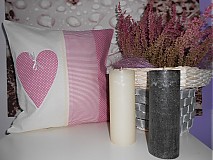 Úžitkový textil - Prehoz, vankúš patchwork vzor ružovo-biela, vankúšik s motivom srdiečka 40x40 cm - 3592130