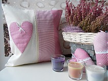Úžitkový textil - Prehoz, vankúš patchwork vzor ružovo-biela, vankúšik s motivom srdiečka 40x40 cm - 3592131