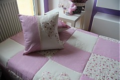 Úžitkový textil - Prehoz, vankúš patchwork vzor ružovo biela, vankúš so srdiečkami 40x40 cm - 3684507