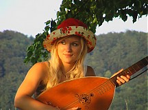 Čiapky, čelenky, klobúky - Dívka s mandolínou - 601213