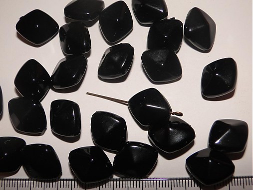 Korálky COLOR plast 14x16mm (čierna-10ks)
