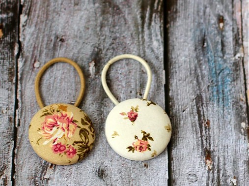 Ozdoby do vlasov - Gumičky do vlasov s buttonkami Vintage ruže - 3254788