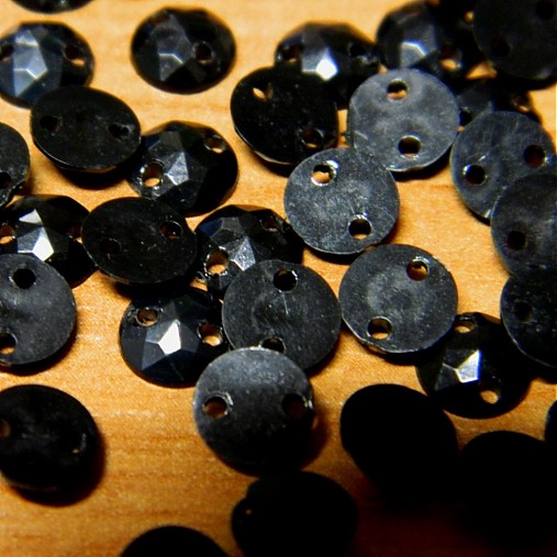 Našívacie kamienky kruhové 6mm plastové (čierne do špicata)