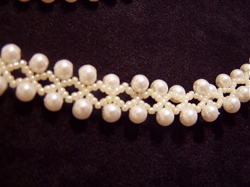 Bielo krémový náhrdelník