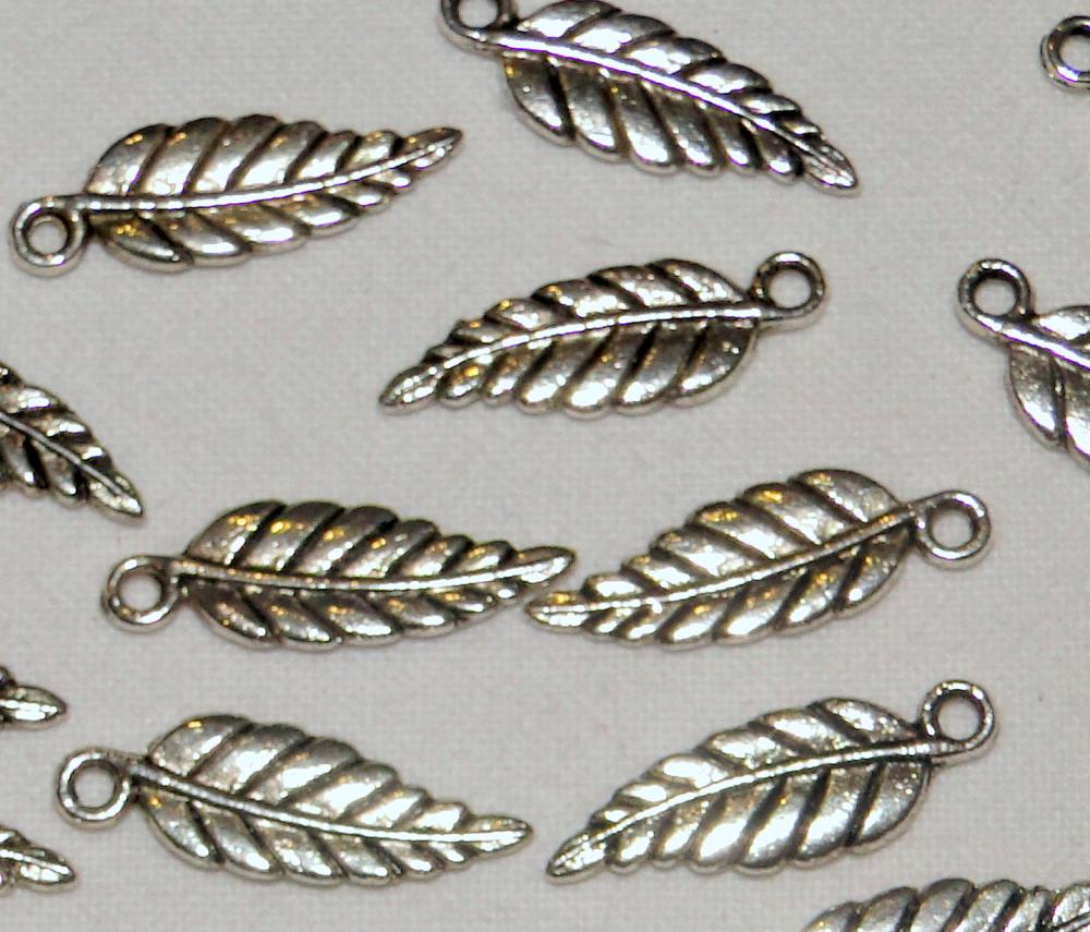 Prívesok list 6x20mm-1ks