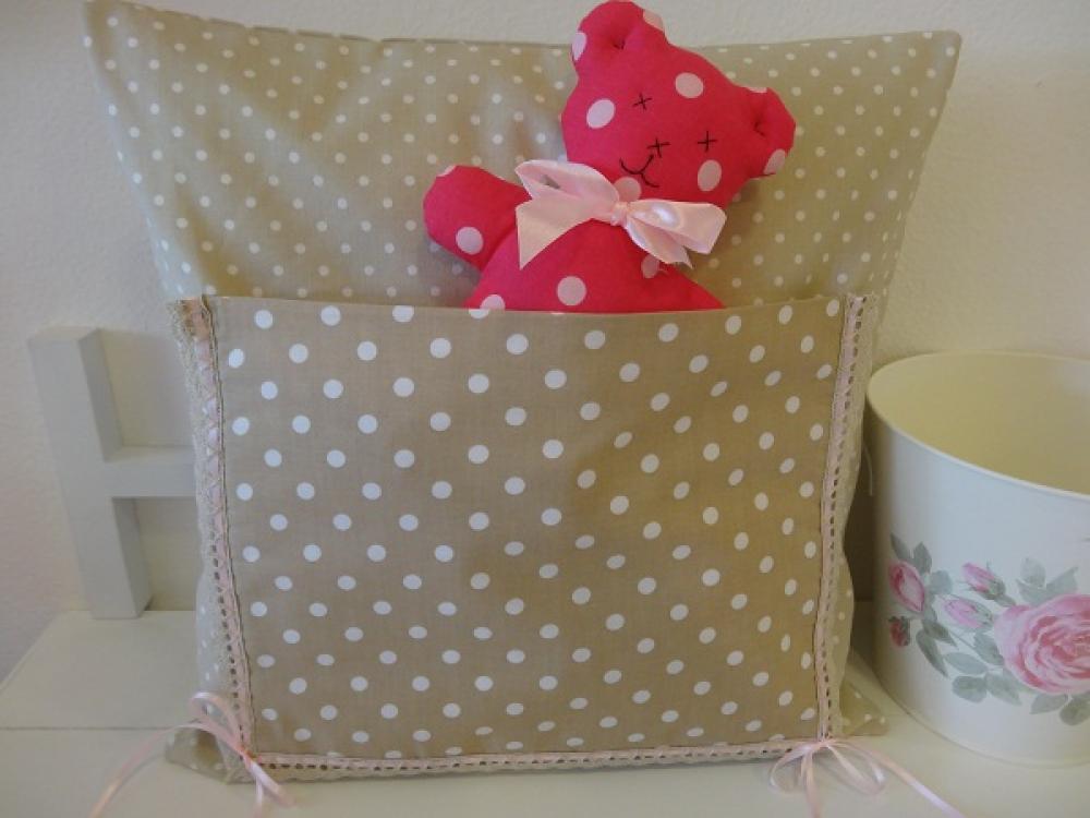 vankúšik  na macíka :)