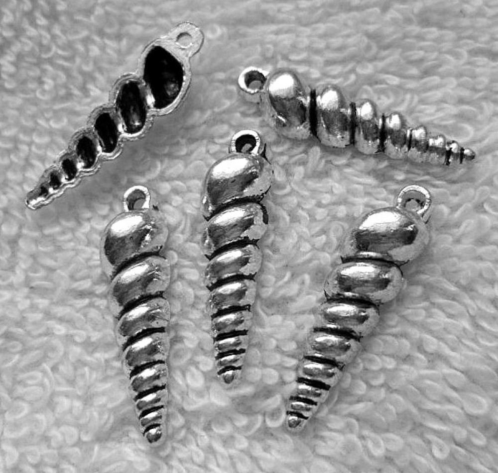 Prívesok mušľa 7x24mm-1ks