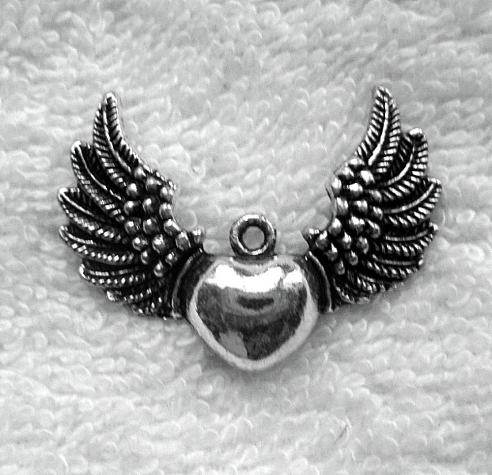 Prívesok-srdce s krídlami (st.strieb)