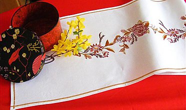 Úžitkový textil - vyšívaná štóla -motýle a kvety - 1245851