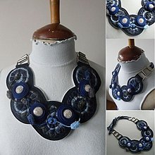Náhrdelníky - Originálny plstenný náhrdelník v modrom - 1262970