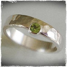 Prstene - strieborná tepaná obrúčka - prsteň s peridotom - 155672