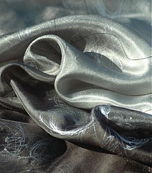Šatky - Stříbrný hedvábný šátek s květinovou kresbou - 1611984