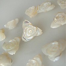 Minerály - Kvietky perleťové (Ružičky trojlistové poloprevŕtané / 13 mm) - 1861118