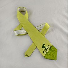 Pánske doplnky - Hedvábná kravata s cyklistou světle zelená 8502342 - 2172155
