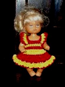 Hračky - háčkované a šité šatičky  pre 11 cm bábiku Evičku (žltočervené) - 228879